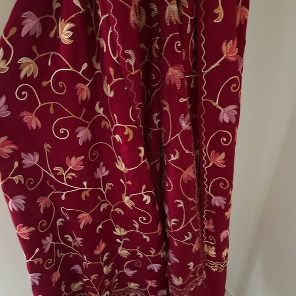Elegant Red Floral Scarf - Picture 2 of 5